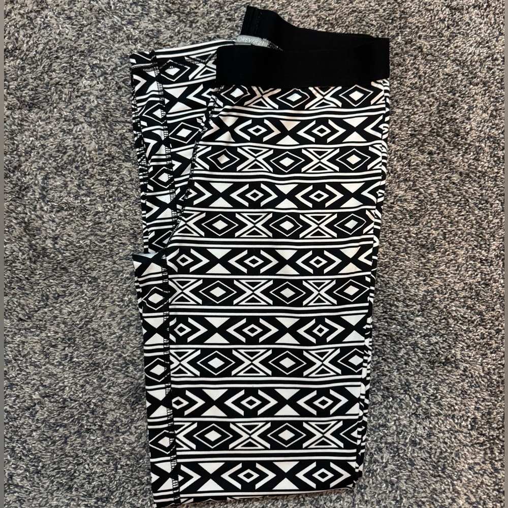 Forever 21 Monochrome Patterned Leggings